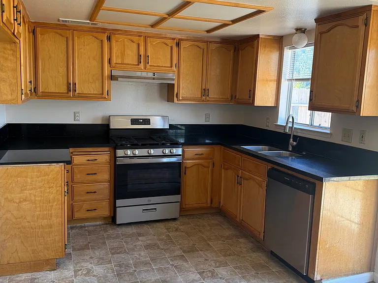 2402 W Packwood Dr — Photo 8