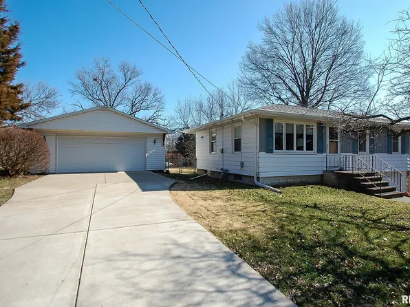 4214 SE Scholl Ct, Bartonville, IL 61607