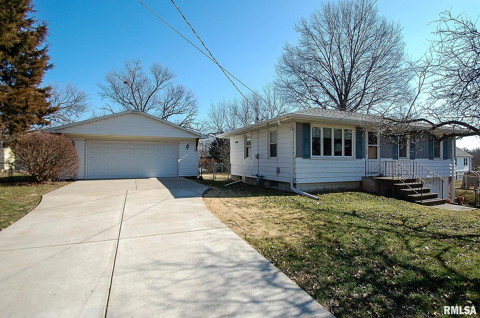 4214 SE Scholl Ct photo 1