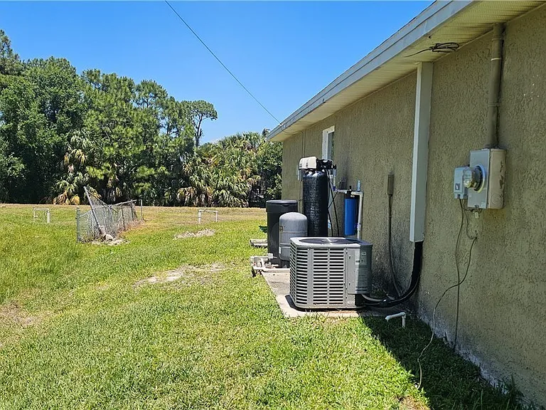 815 Porter St E — Photo 25