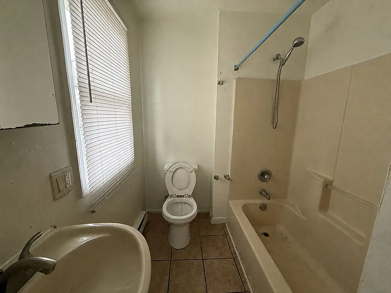 518 W Tilghman St — Photo 11