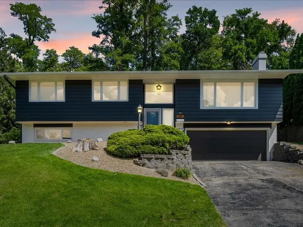 396 Red Fox Rd SE, Cedar Rapids, IA 52403