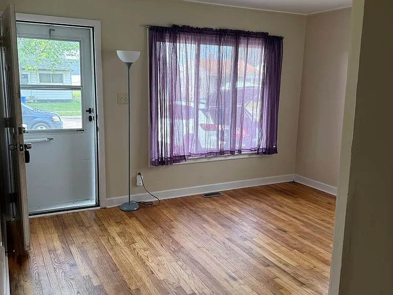11228 Sherman Ave — Photo 4