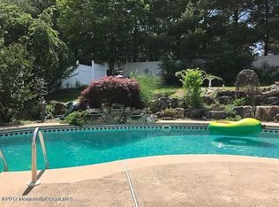 27 Chatham Ridge Dr, Freehold, NJ 07728