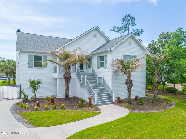 119 Fairway Dr, Pass Christian, MS 39571