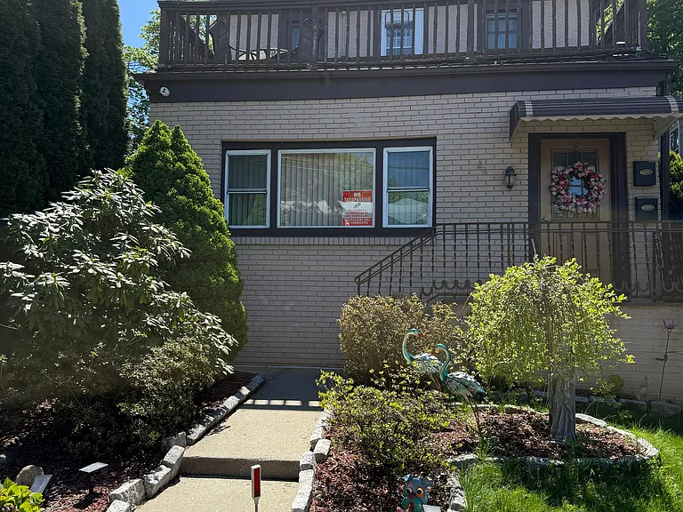 26 Florence Ave #1 — Photo 1