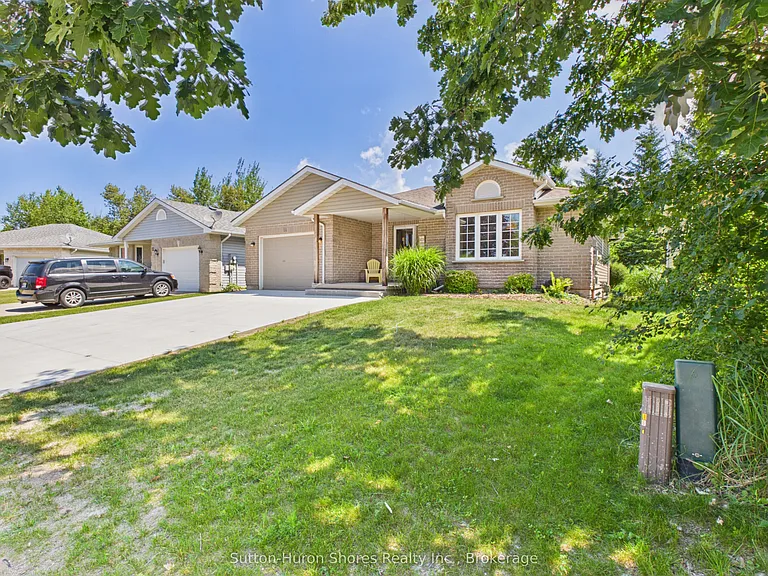 14 Eastgate Dr — Photo 2