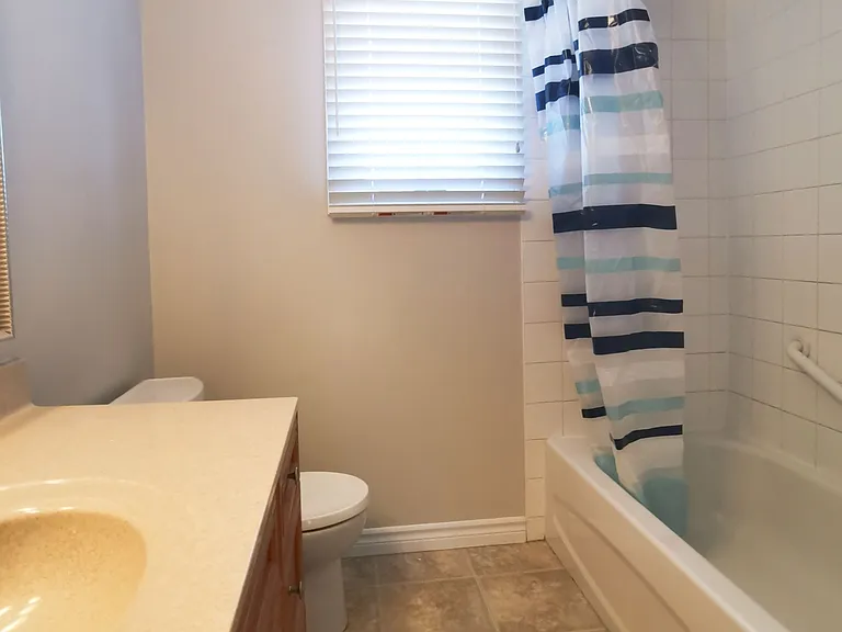 2034 Oxford Ave — Photo 10