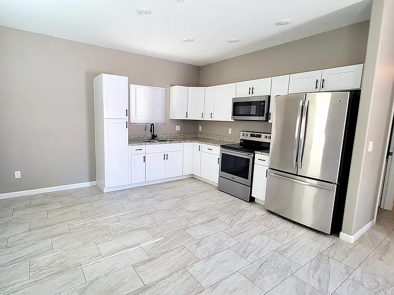 1334 W Talisman St #2 — Photo 1