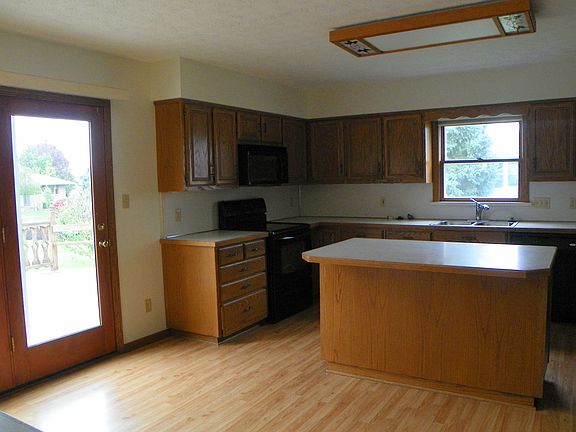 5th image of 2015 Stonehedge Dr