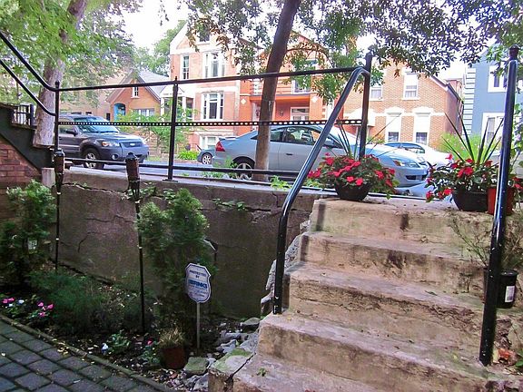 2nd image of 1820 N Paulina St #1