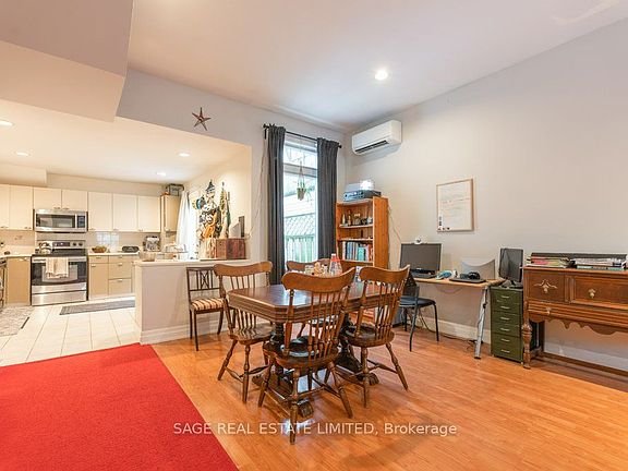 4th image of 204 Berkeley St