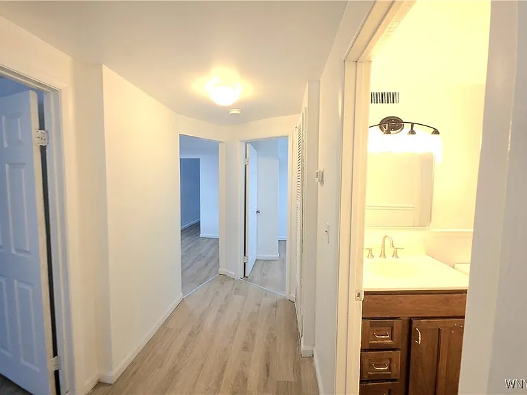 50 Strasbourg Dr #LOWER — Photo 8