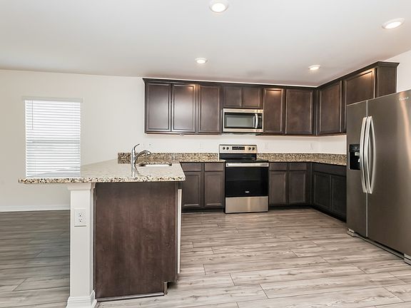 5th image of 885 Youngreen Dr