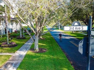 290 4th St S, Naples, FL 34102