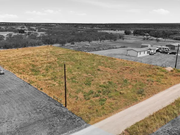 3 Private Road 3042, Gonzales, TX 78629