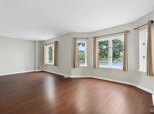 204 Nelson Ct, Edgewater, NJ 07020