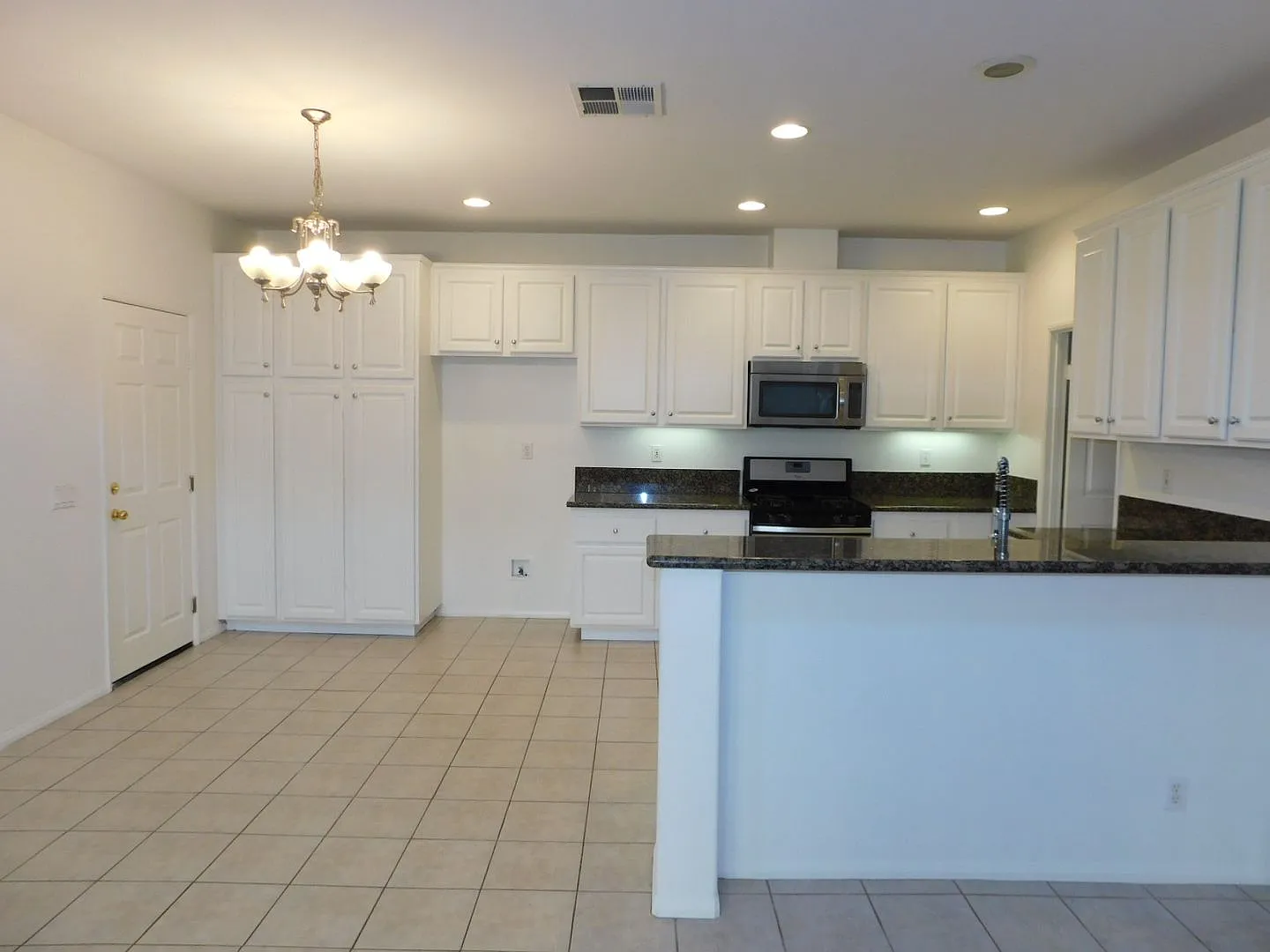 Fabulous 3 BD 2.5 BA Townhome in Northpark, Irvine — Photo 4