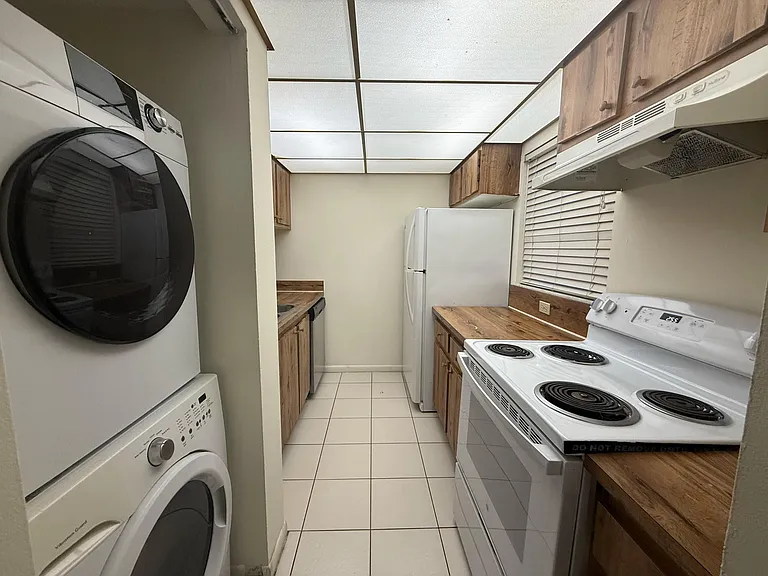 3213 NW 103rd Ter #107-C — Photo 8