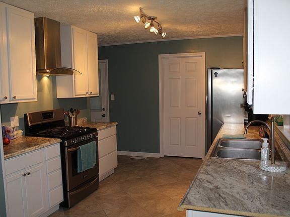 5th image of 90 Carlisle Dr