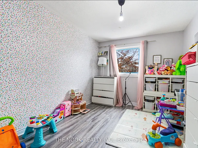 119 Brownstone Cres — Photo 25