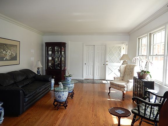 4th image of 7354 Lesley Ave