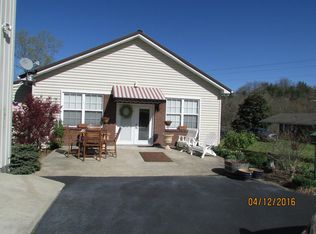 912 Charlie Sizemore Rd, Manchester, KY 40962