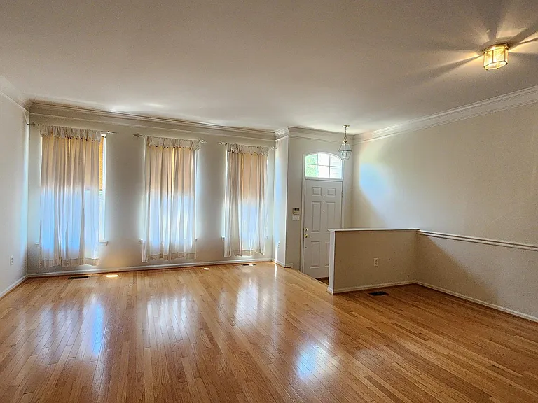 7719 Sullivan Cir — Photo 4