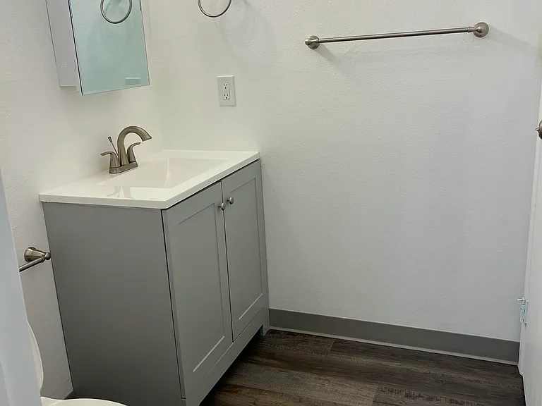 512 E Monroe Dr #D418 — Photo 9