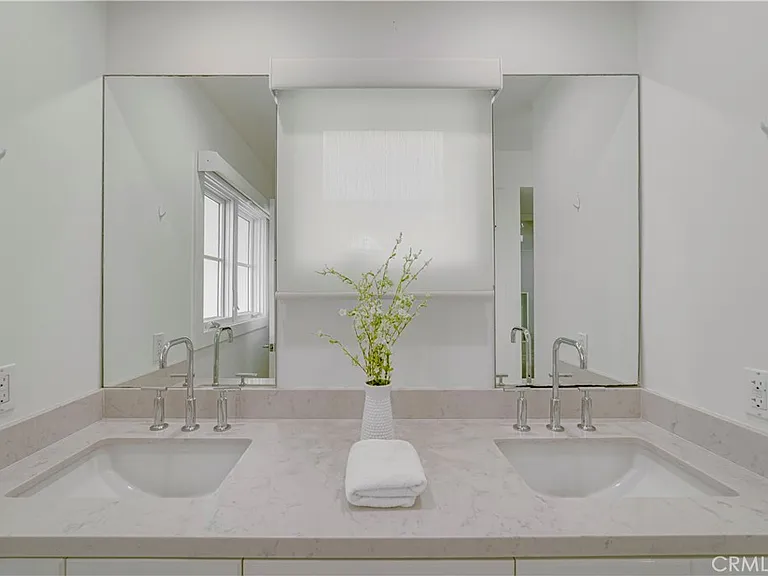 608 Heliotrope Ave — Photo 30