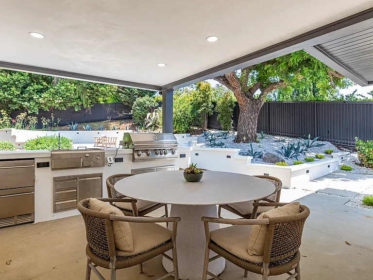 3525 Coast View Dr — Photo 7