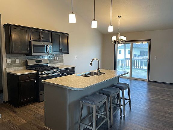 2nd image of 312 E 81st Pl