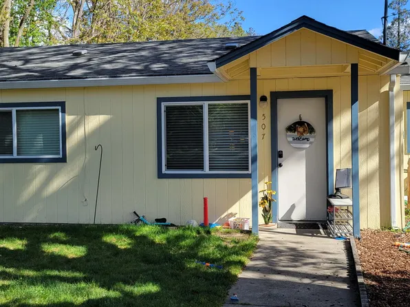507 W 1st St #A-c, Phoenix, OR 97535