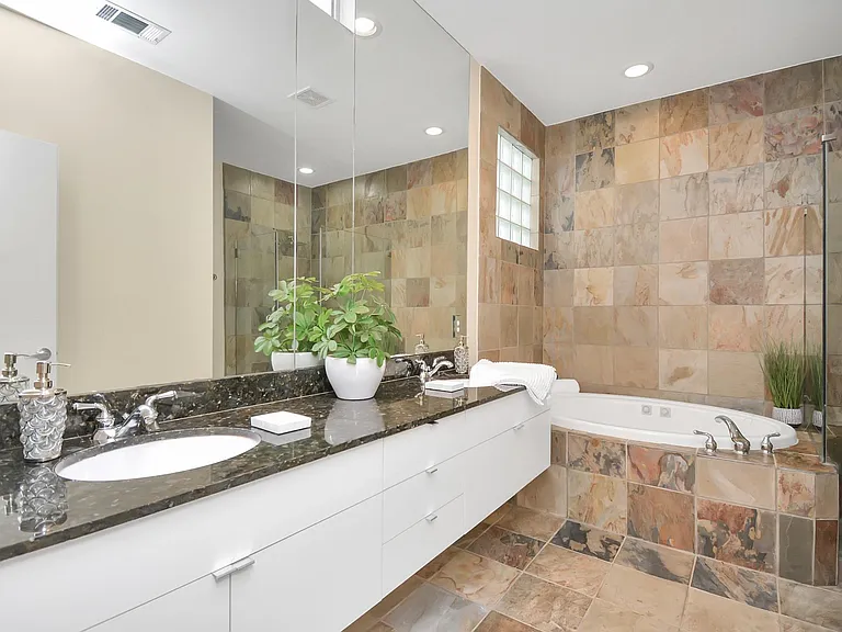 1118 Columbus St #B — Photo 20