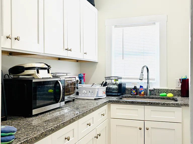579 Bay St #2 — Photo 7
