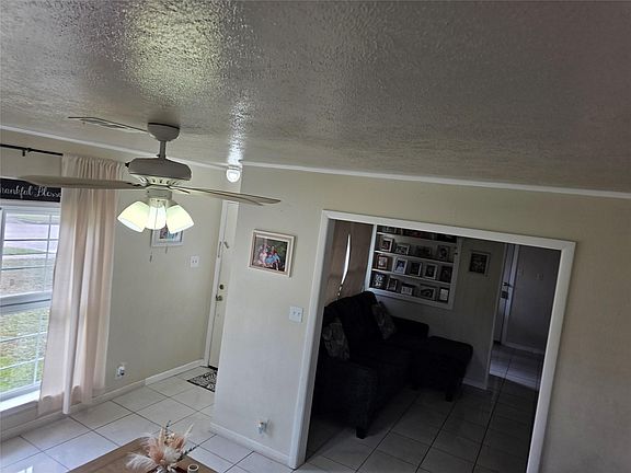 3rd image of 10315 Carthage Dr