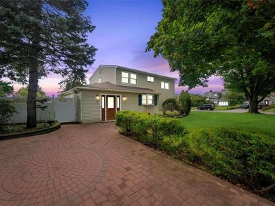 2 Cloister Lane, Hicksville, NY, 11801