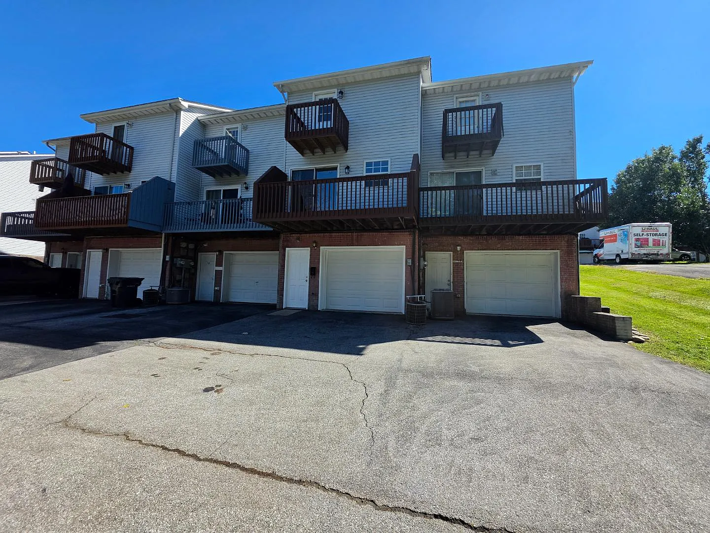 219 Hunter Hills Cir - 219 Hunter Hills #12 — Photo 4