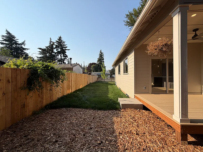 8712 SE Clatsop St — Photo 32