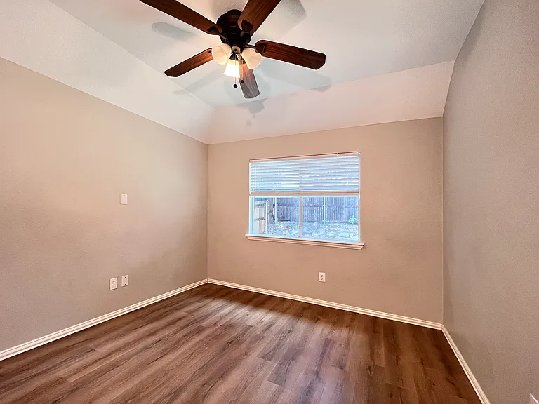 2109 Michelle Creek Dr — Photo 34