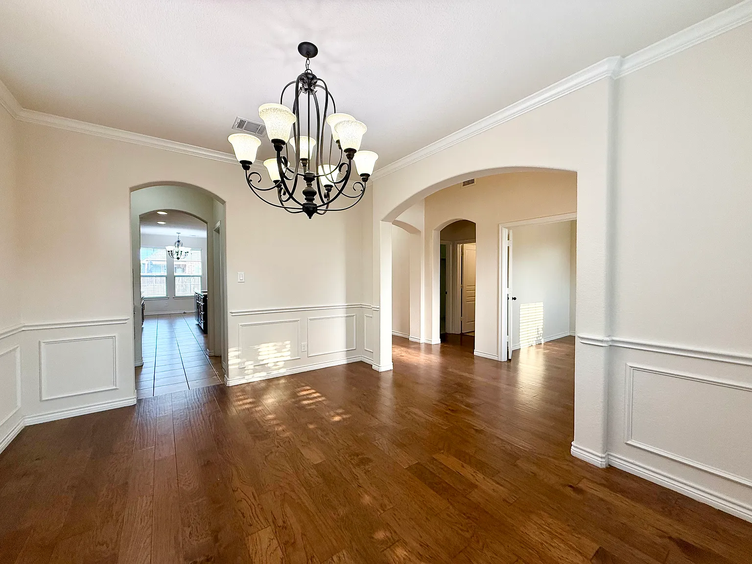4 bed, 3.5 bath, 3060 sqft, $2,950 — Photo 4