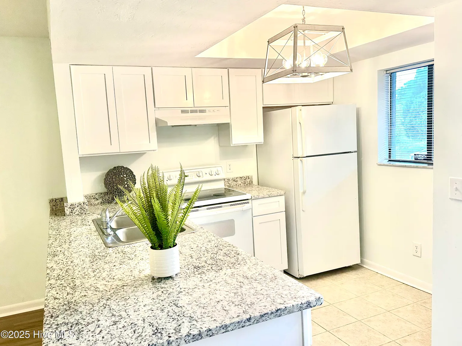 2 bed, 2.0 bath, 876 sqft, $1,450 — Photo 3