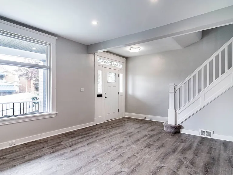 1618 Dagmar Ave — Photo 3