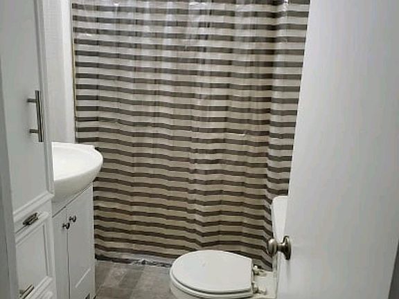 5th image of 320 W Avenue B