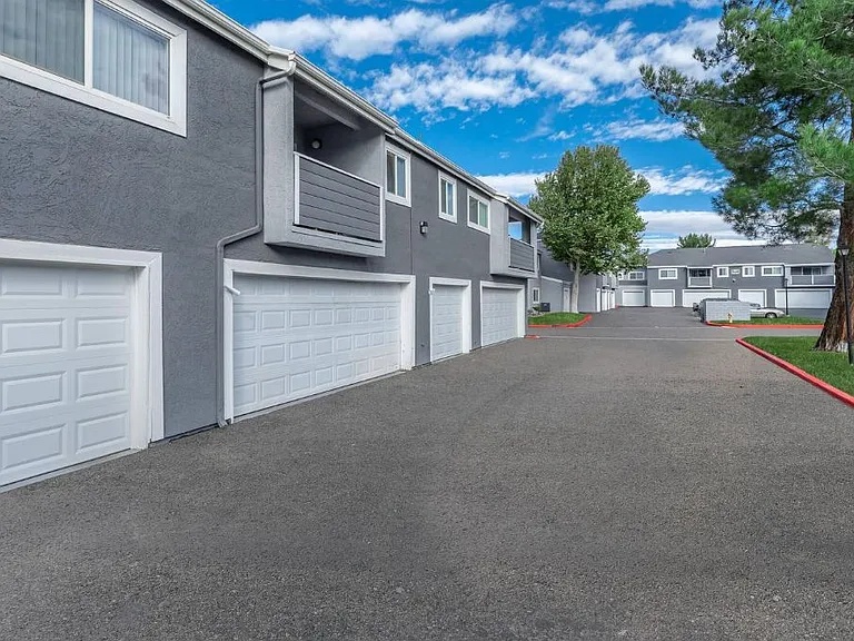 Westwood Park Apartments — Photo 14