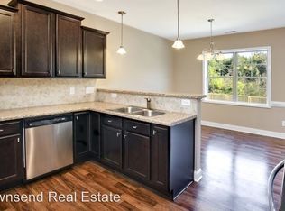 2102 Crain Ct, Fayetteville, NC 28306