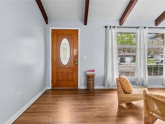 3rd image of 409 Wilshire Blvd