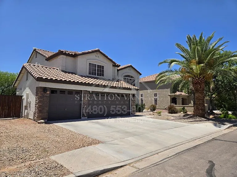 1005 E Stirrup Ln — Photo 2