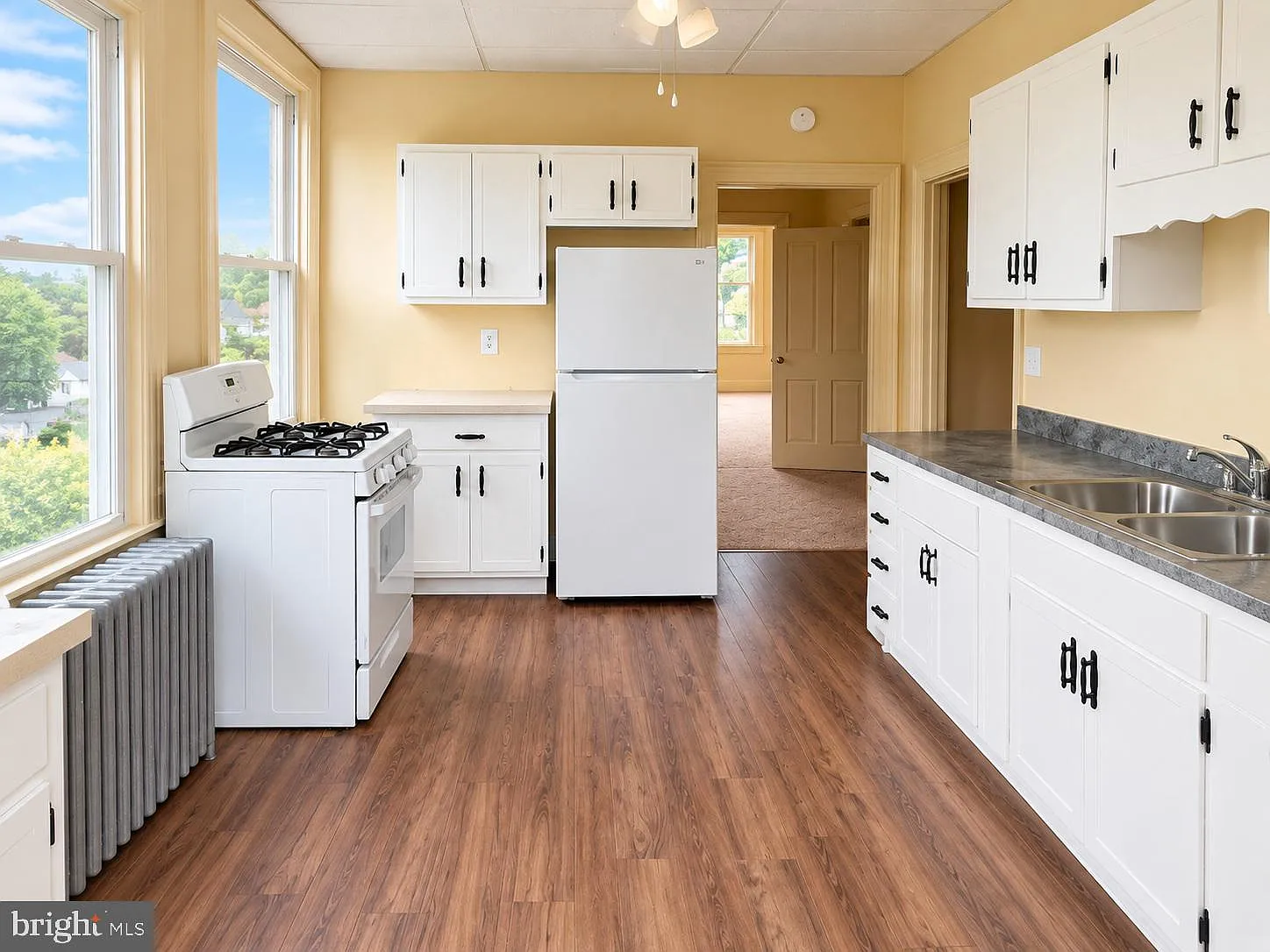 3 bed, 1.0 bath, 1500 sqft, $1,450 — Photo 3