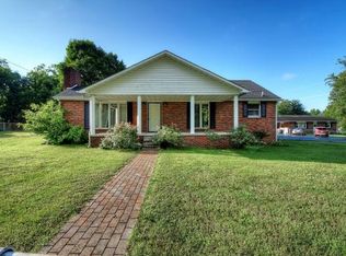 128 Creekbank Rd, Elizabethton, TN 37643